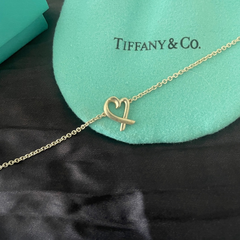Tiffany & Co. Paloma Picasso®
Loving Heart Bracelet